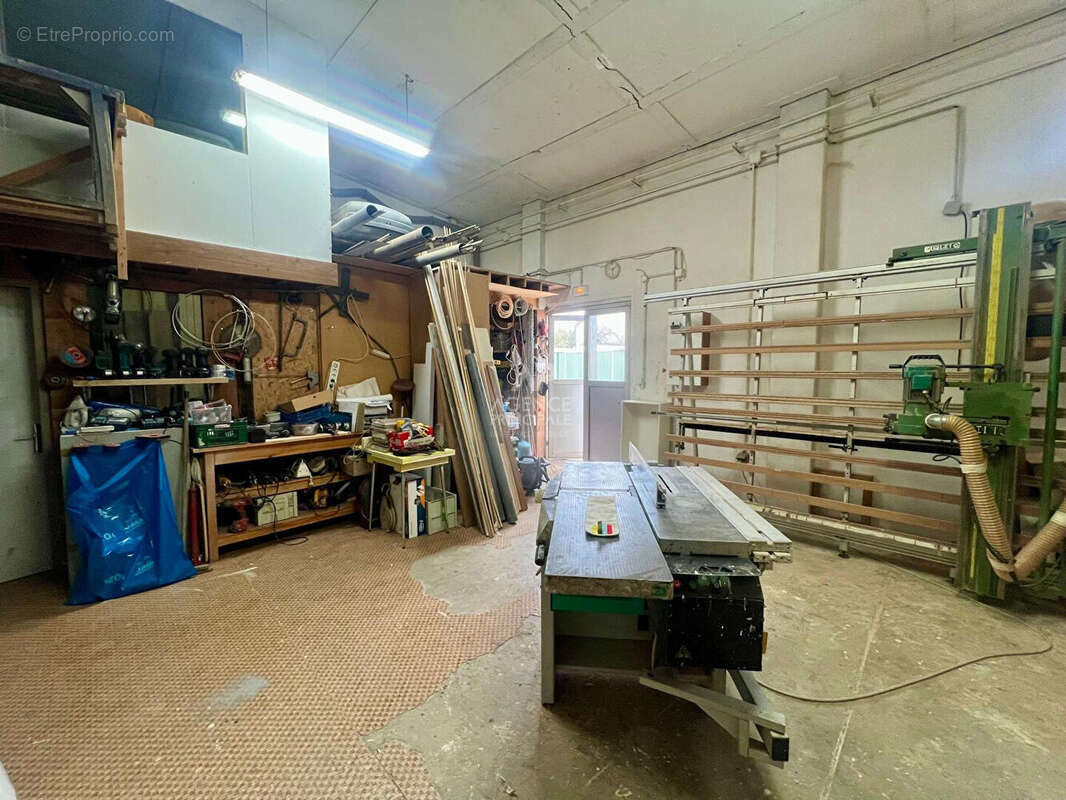 Commerce à HOUILLES