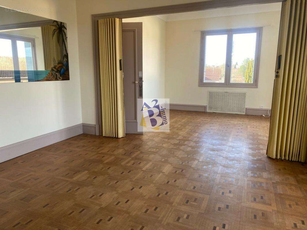 Maison à MAGNAC-SUR-TOUVRE