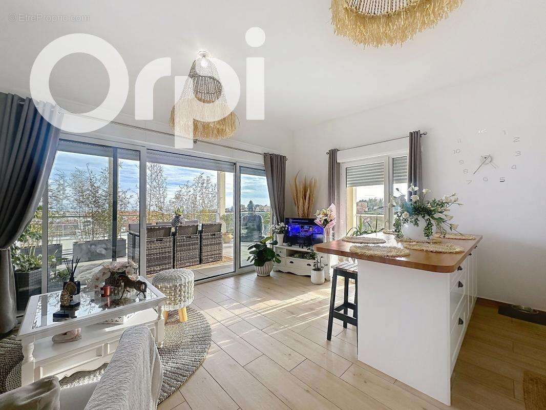 Appartement à VILLENEUVE-LOUBET