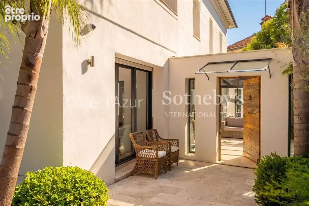 Cannes Californie villa contemporaine rénovée avec piscine chauffée et jardin paysager - photo 4