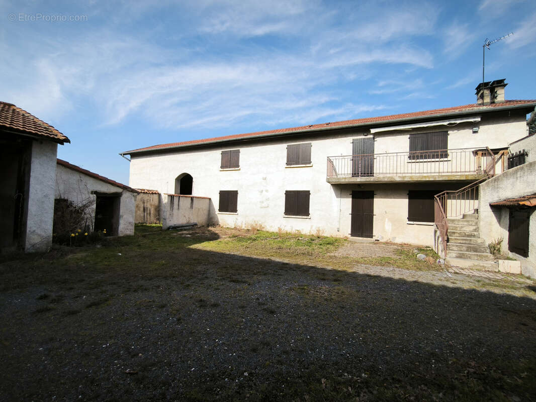 Appartement à VEAUCHE