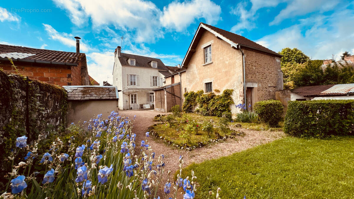 Maison à AVALLON