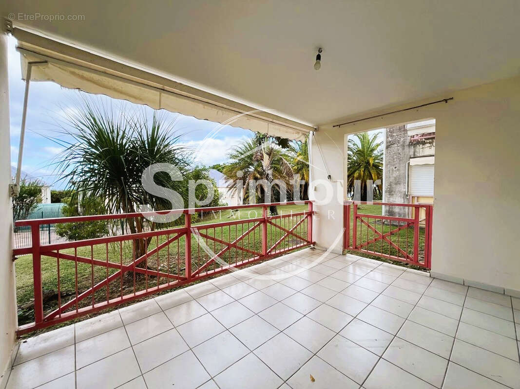 SAINT-CLAUDE - Appartement T3 rénové avec terrasse dans une résidence sécurisée avec piscine - photo 22