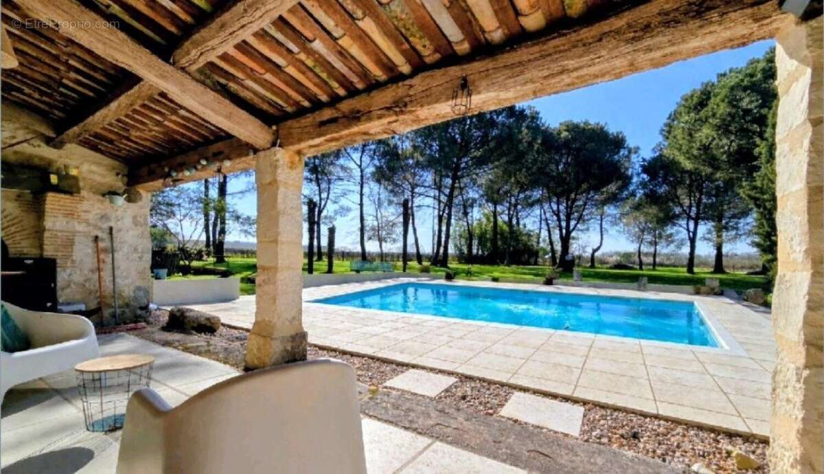 Maison 197 m² à Lamonzie-Saint-Martin  - photo 2