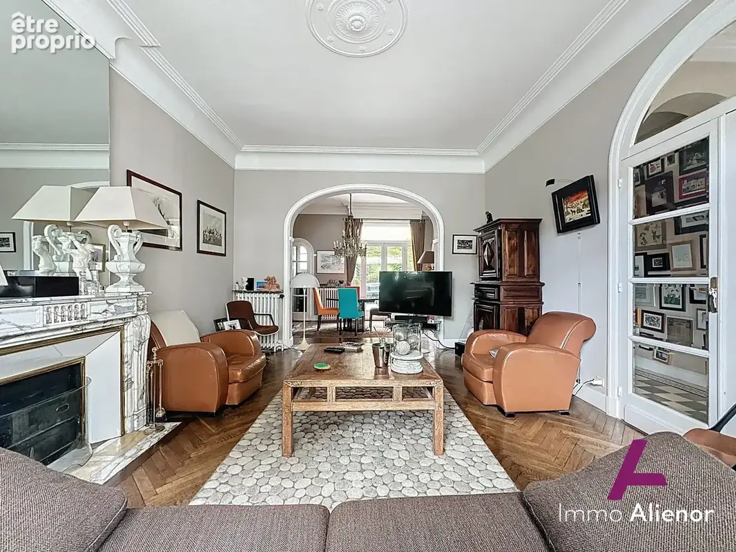 Maison 8 pièces 221 m² à vendre à Bordeaux (33000) - photo 2