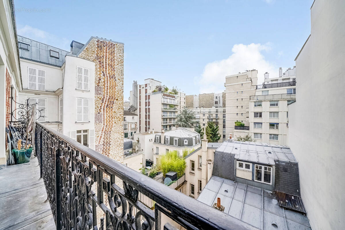 Appartement à PARIS-16E