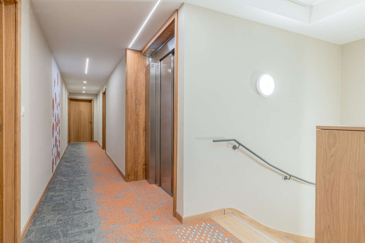 Appartement à LA TOUR-DE-SALVAGNY