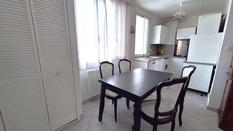 Appartement à MARSEILLE-4E