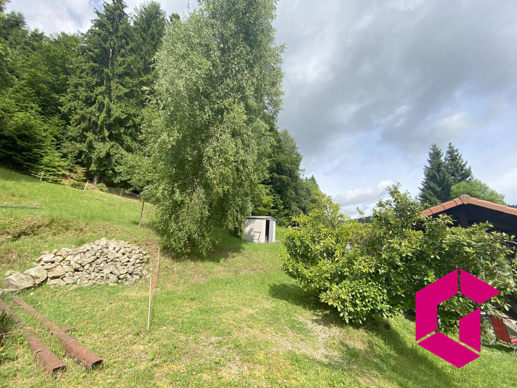 Terrain à CRAPONNE-SUR-ARZON