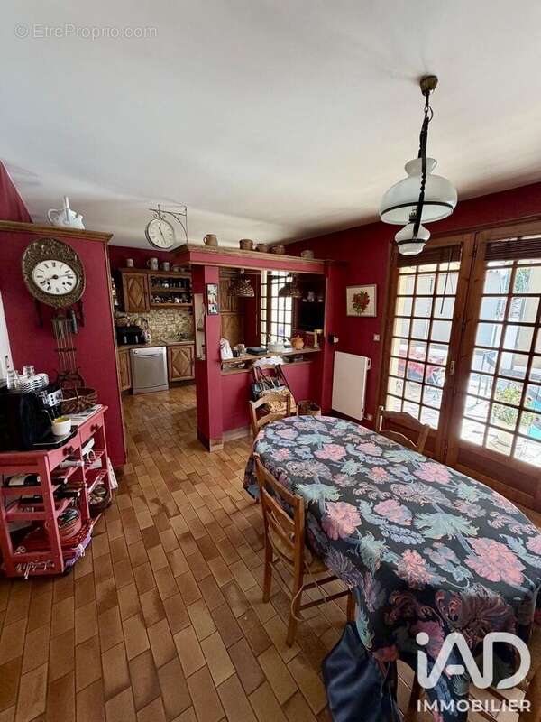 Maison 136 m² à Chaniers  - photo 5