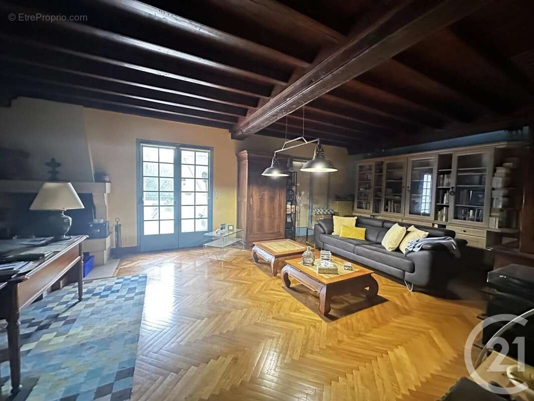 Maison à CHEF-BOUTONNE