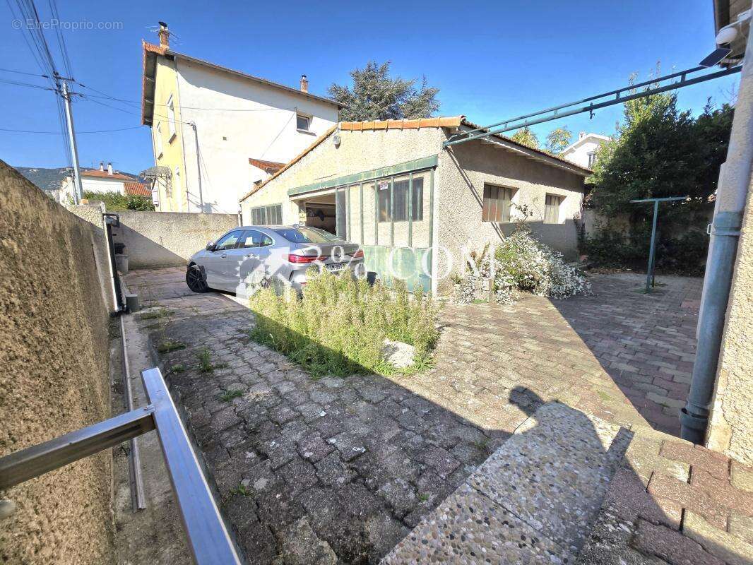 Maison à GUILHERAND-GRANGES
