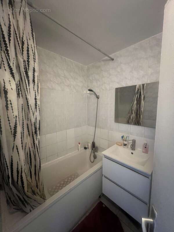 sdb - Appartement à VITRY-SUR-SEINE