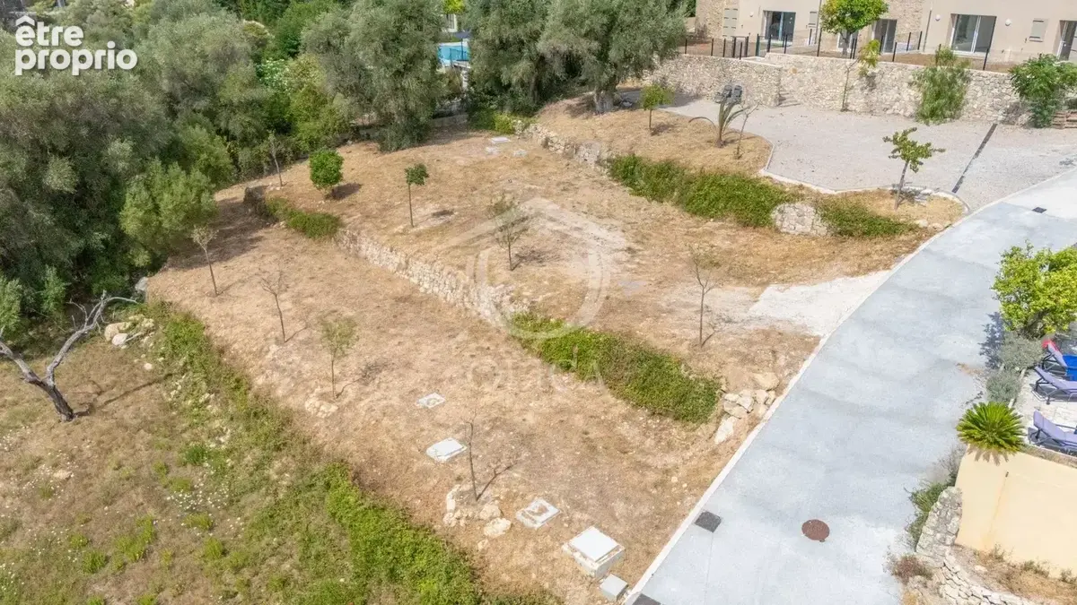 Terrain à MOUGINS