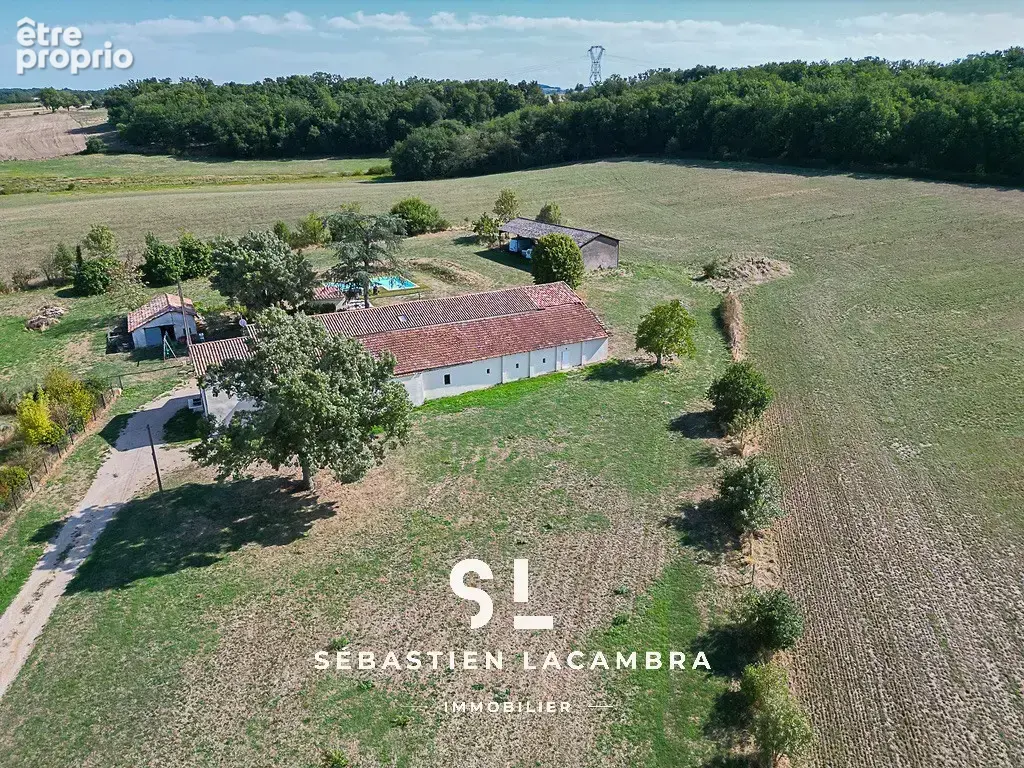 Corps de ferme du XVIIIe siècle rénové   160 m2 habitables, nombreuses dépendances et remarquable potentiel - photo 29