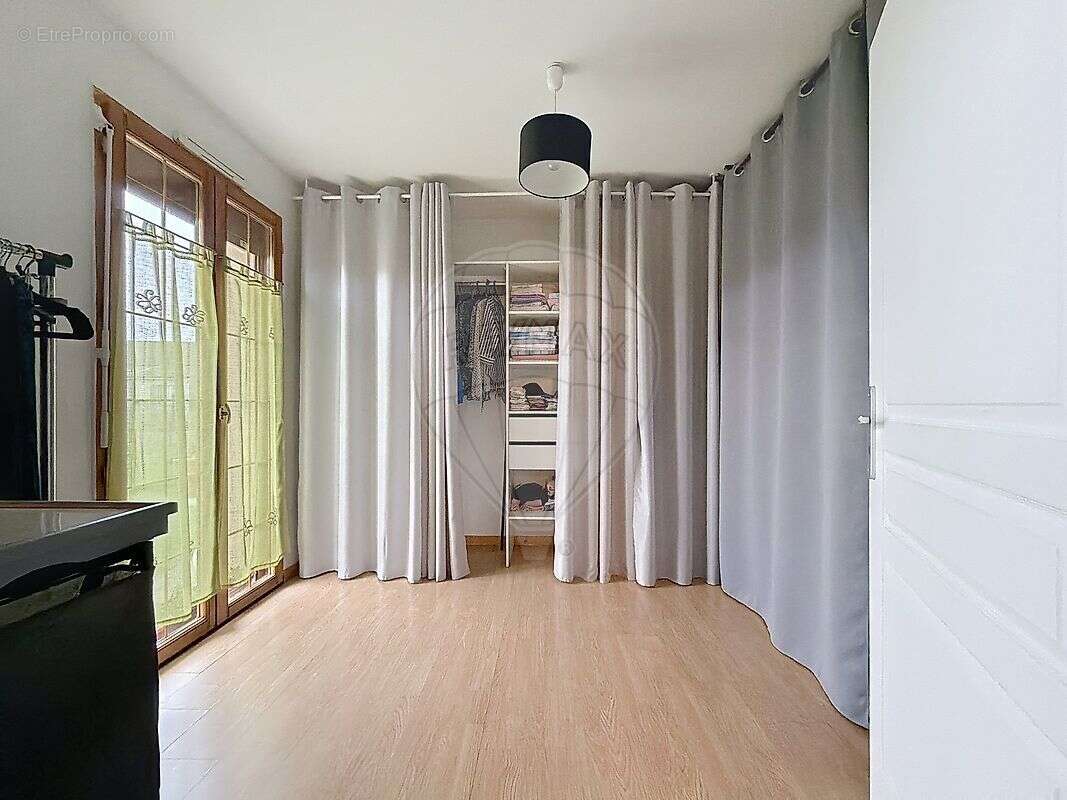 Maison à VILLETHIERRY