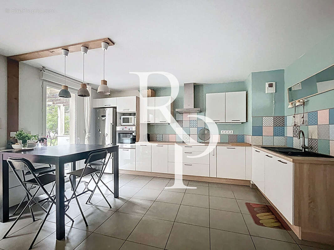 Appartement à CRAPONNE