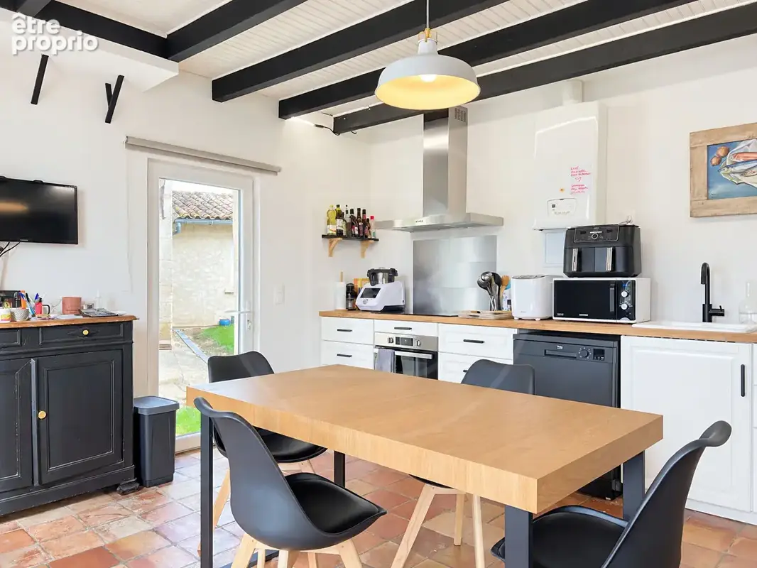 Maison de caractère rénovée avec dépendance - photo 4