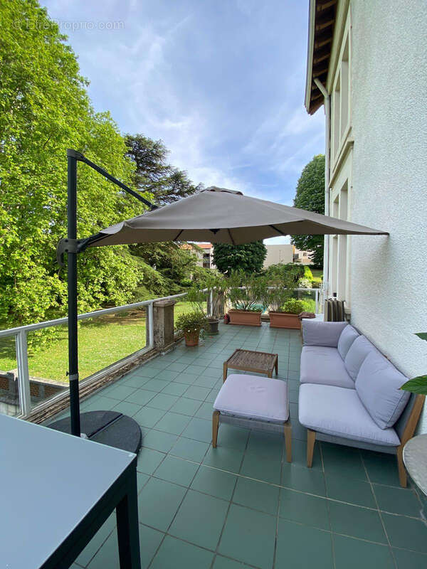 Appartement à COLLONGES-AU-MONT-D'OR