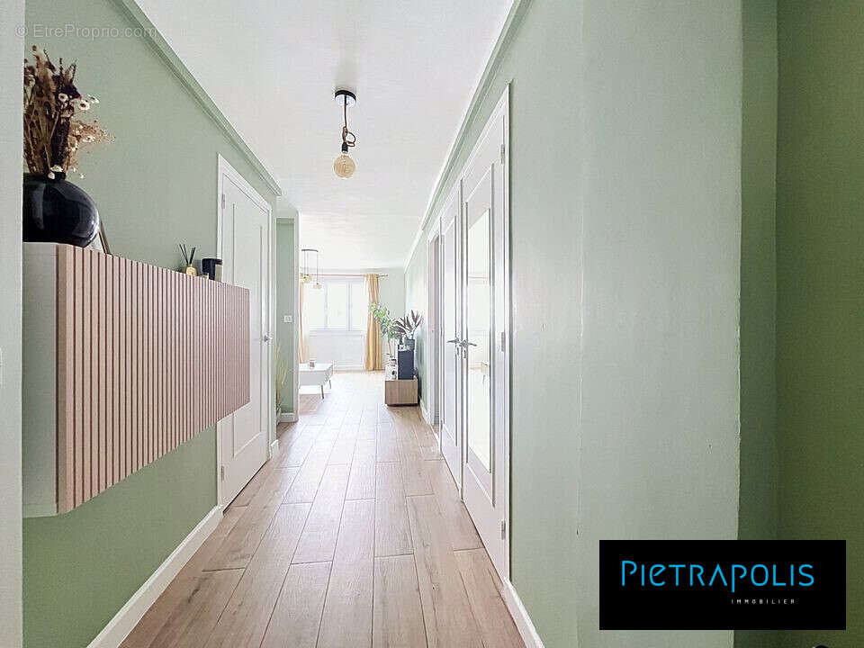 Couloir entree - Appartement à LYON-7E