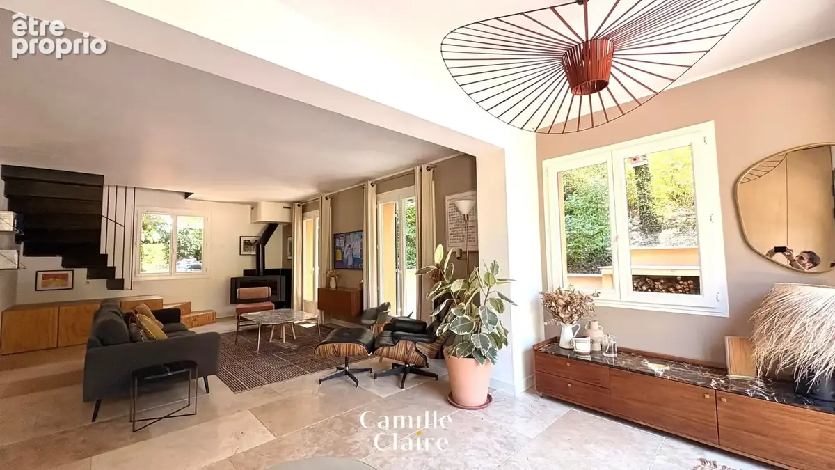Maison T5 avec piscine et terrain 1200 m2 commune de Mimet. - photo 4