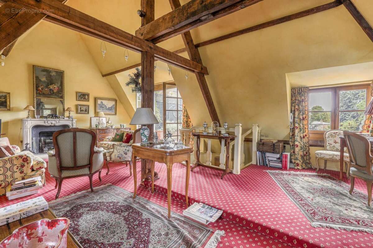 Appartement à NEUILLY-SUR-SEINE