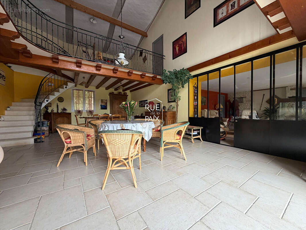 Maison à AZAY-LE-BRULE