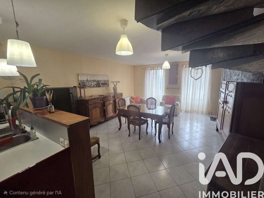 Maison 220 m² à Montlieu-La-Garde  - photo 4