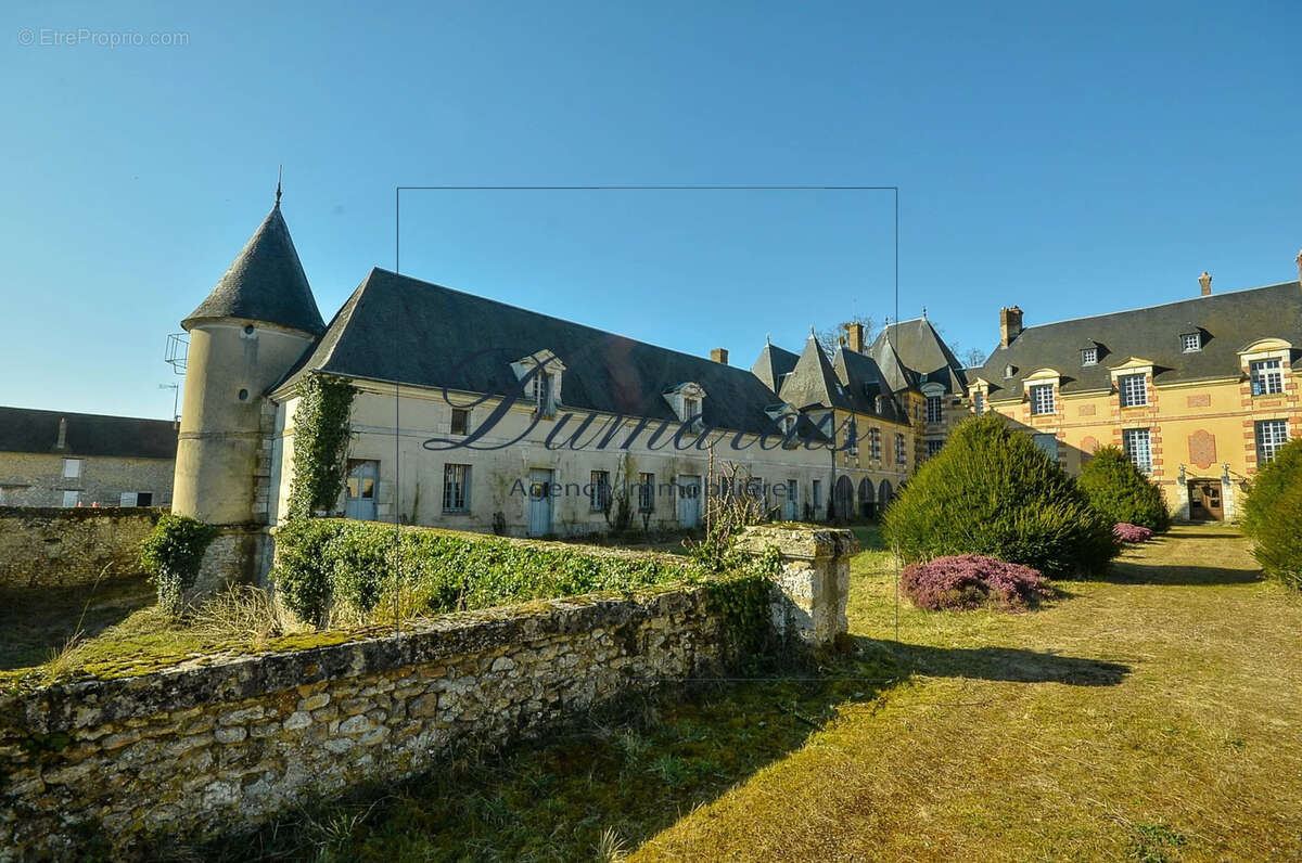 Maison à DOUAINS