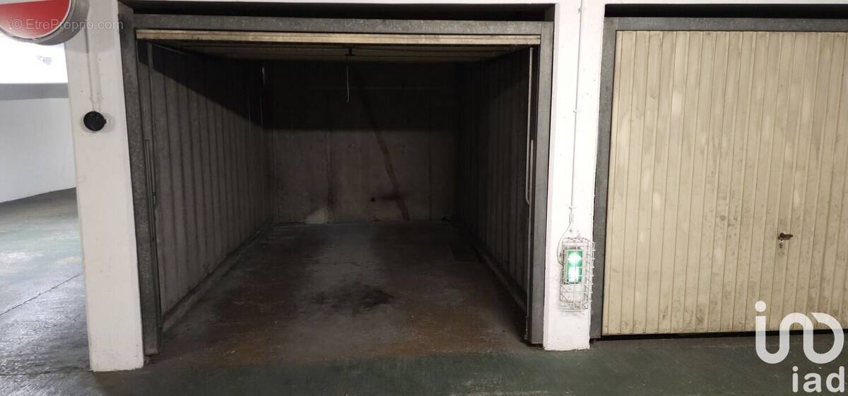 Photo 1 - Parking à LES MUREAUX