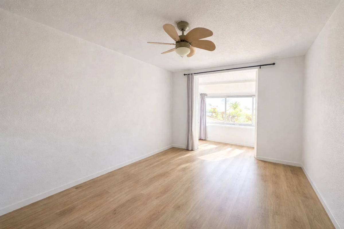 Appartement à LA LONDE-LES-MAURES