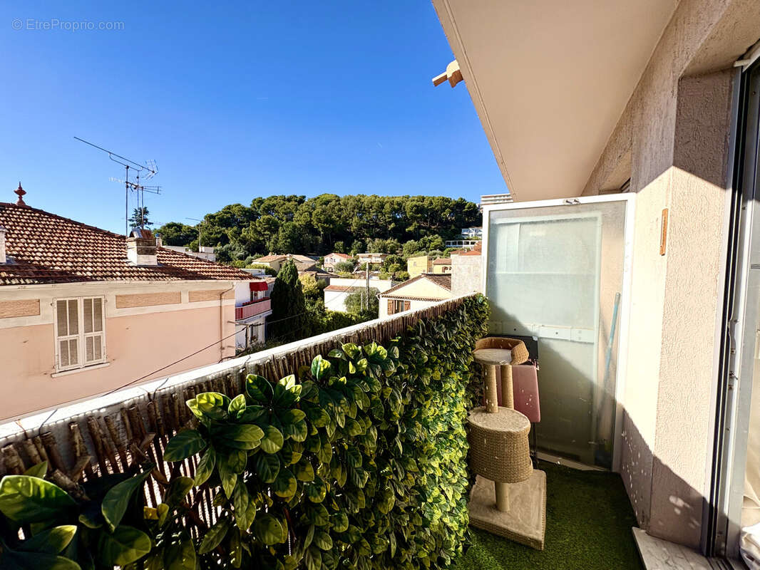 Appartement à SAINT-LAURENT-DU-VAR