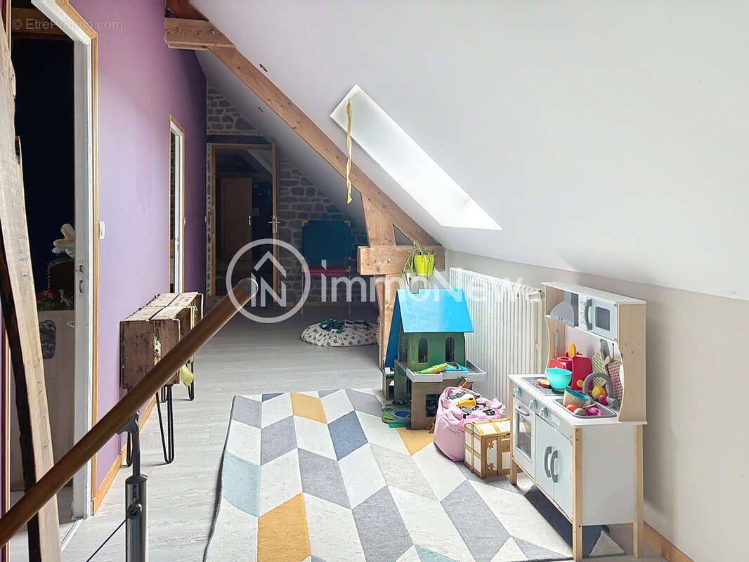 Superbe maison en pierre 192 m2 sur terrain 4807 m2 avec beaux volumes et puits - photo 9