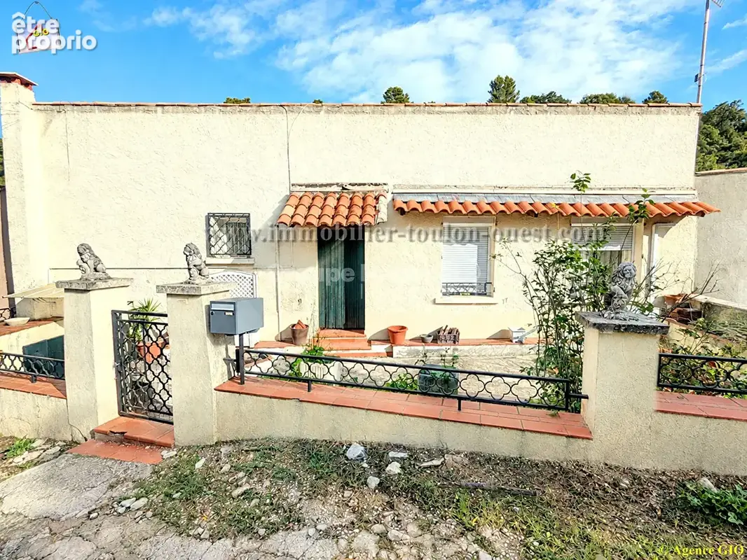 Maison de ville - signes -  type 6 de 100 m2 environ  sur 2 niveaux - photo 1
