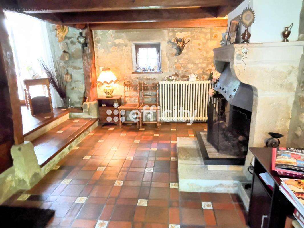 Maison à TOULON-SUR-ARROUX