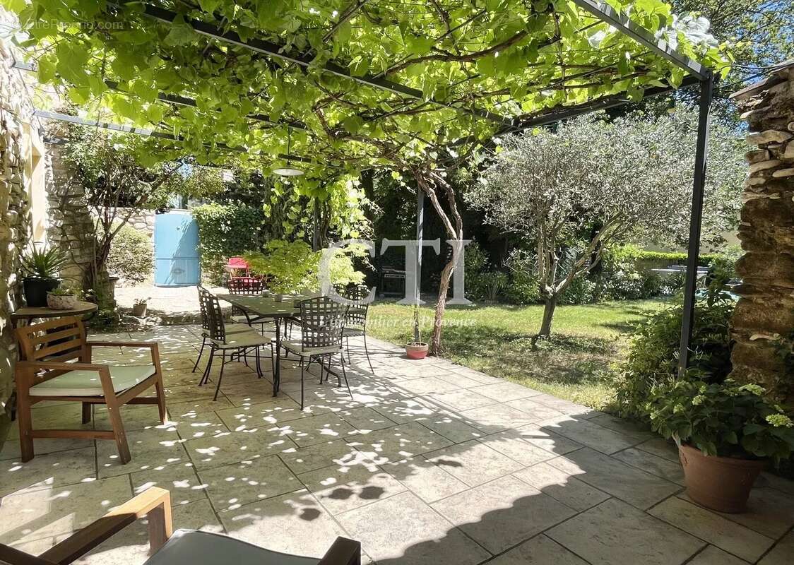 Maison à VAISON-LA-ROMAINE