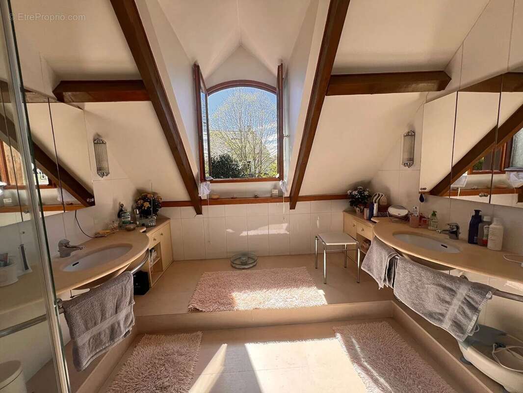 Maison à SAINT-NOM-LA-BRETECHE