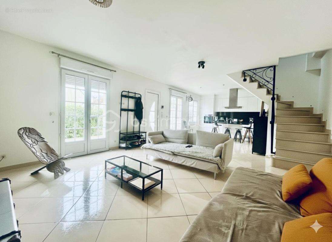 Maison à OZOIR-LA-FERRIERE