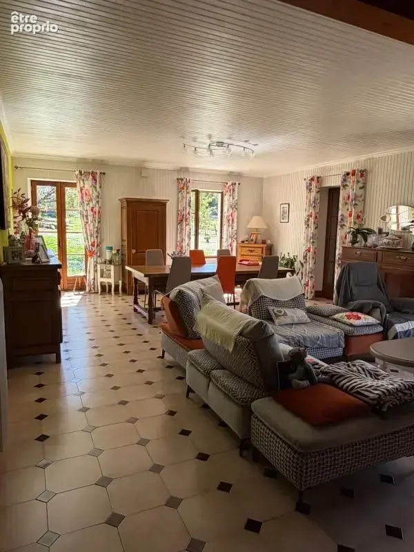 Brie. Maison en pierre de 200 m² sur une parcelle de 3392 m² - photo 3
