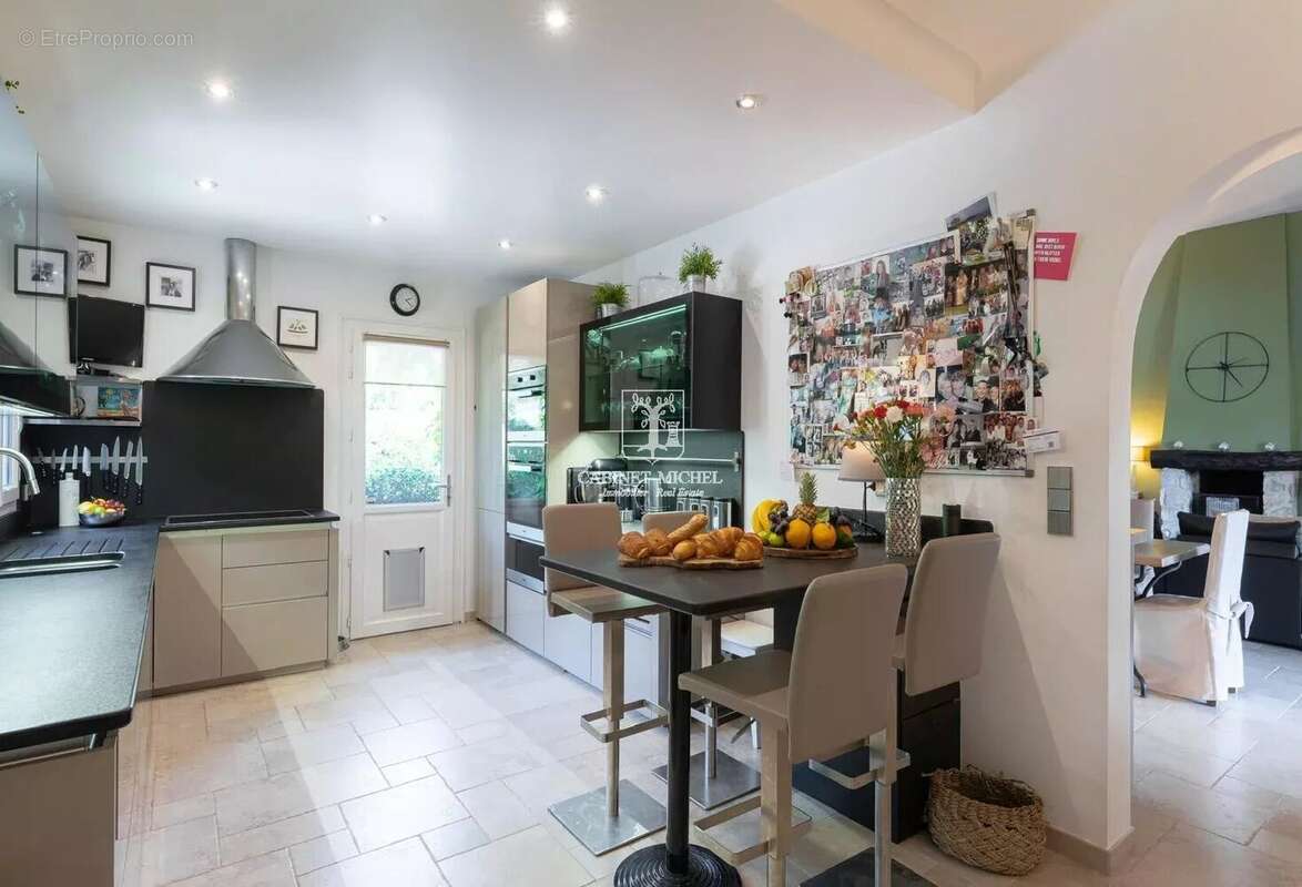 Maison à ROQUEFORT-LES-PINS