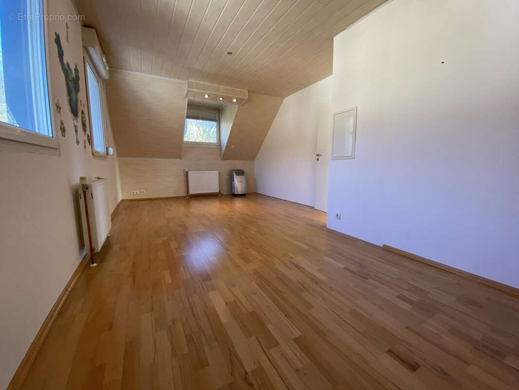 Maison 5 pièces de 130 m2 avec piscine et sous-sol - photo 14
