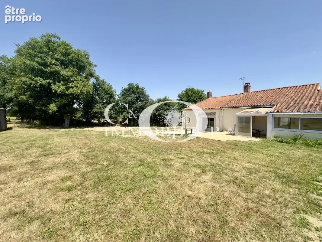 Maison à SAINT-ETIENNE-DU-BOIS