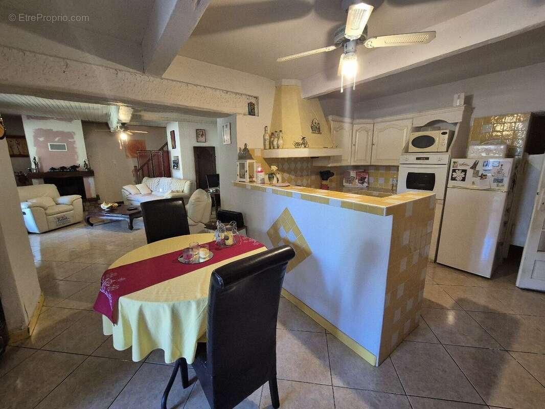 Maison T5 de 134 m² avec dependances et jardin de 739 m² - photo 10