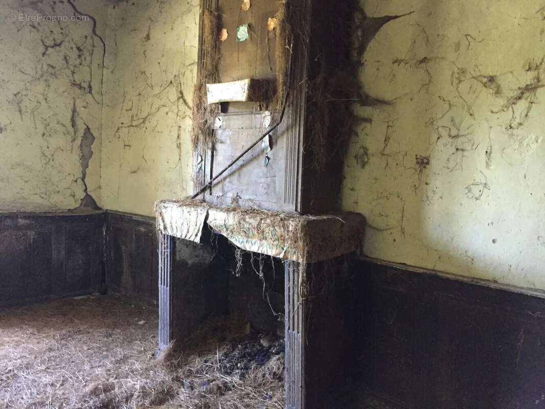 Maison à SAINT-HILAIRE-LE-CHATEAU