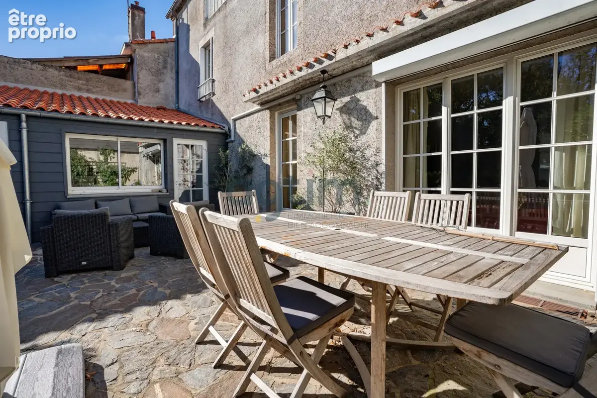 A 30 min de Nantes, centre Montaigu, maison de ville 202m2 hab, 5 chambres, garage et dépendance, terrain - photo 18