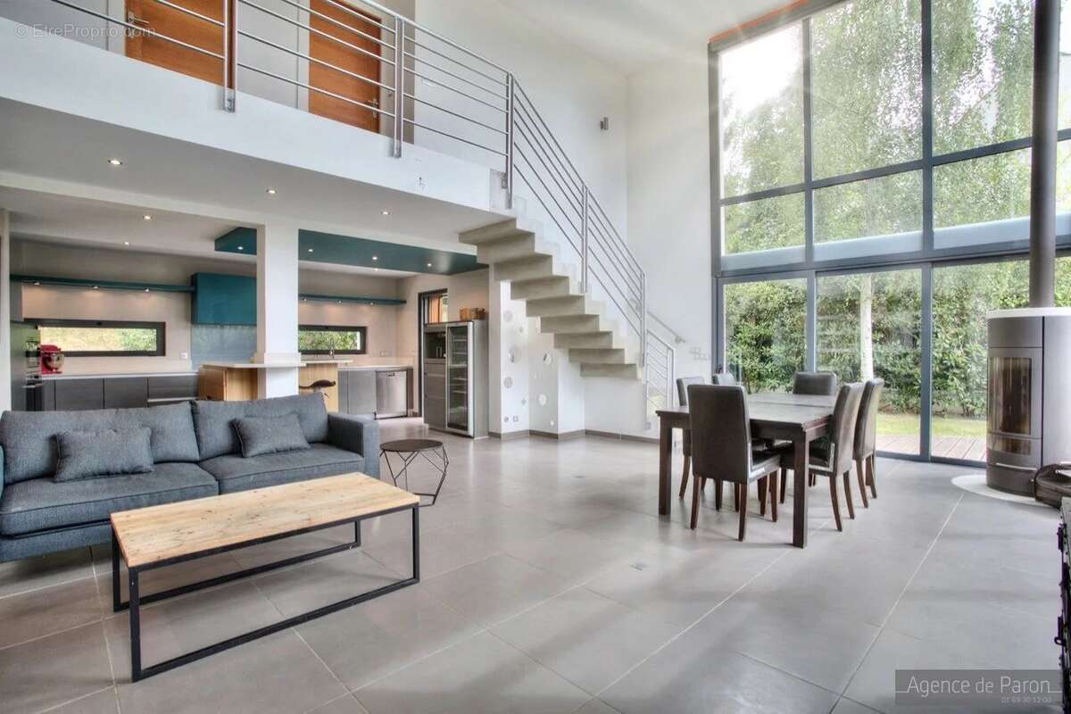 Maison à VERRIERES-LE-BUISSON