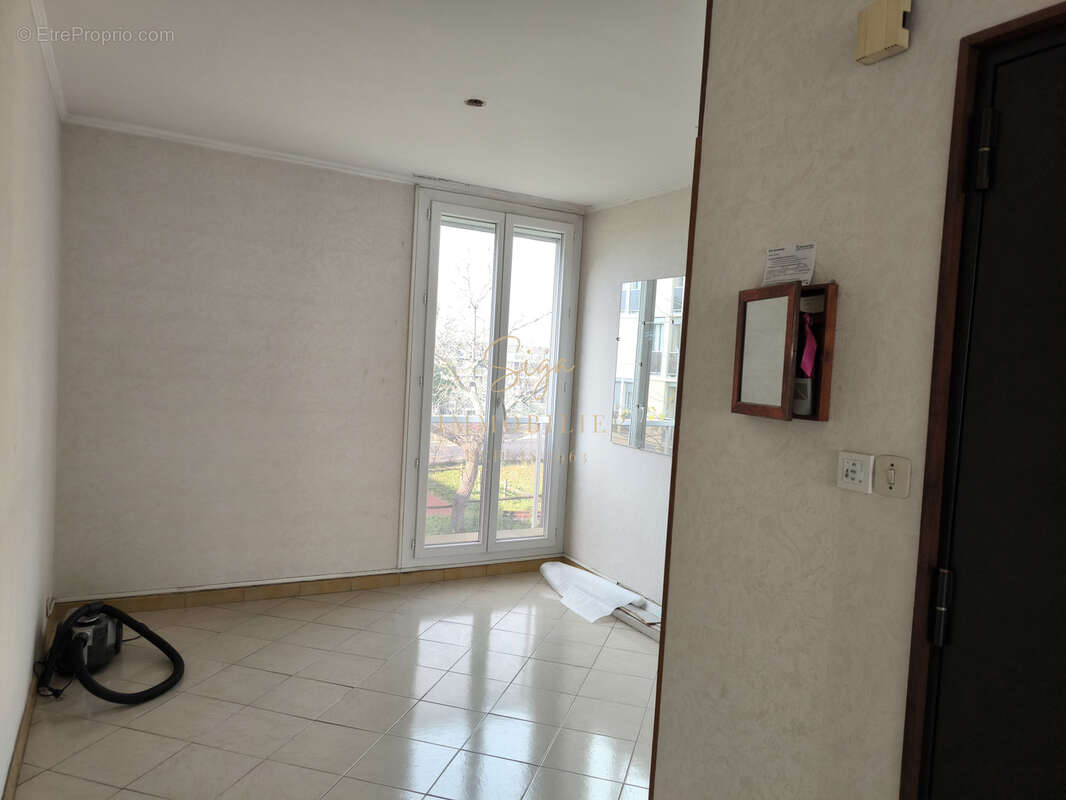 Appartement t3/4 65 m2 avec balcons et cave 13010 150 000 € - photo 3