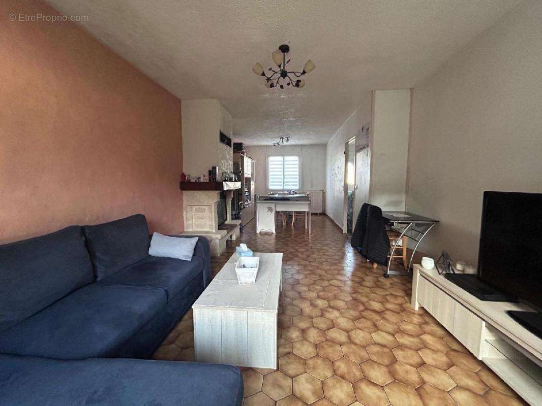 Maison à COURMELLES