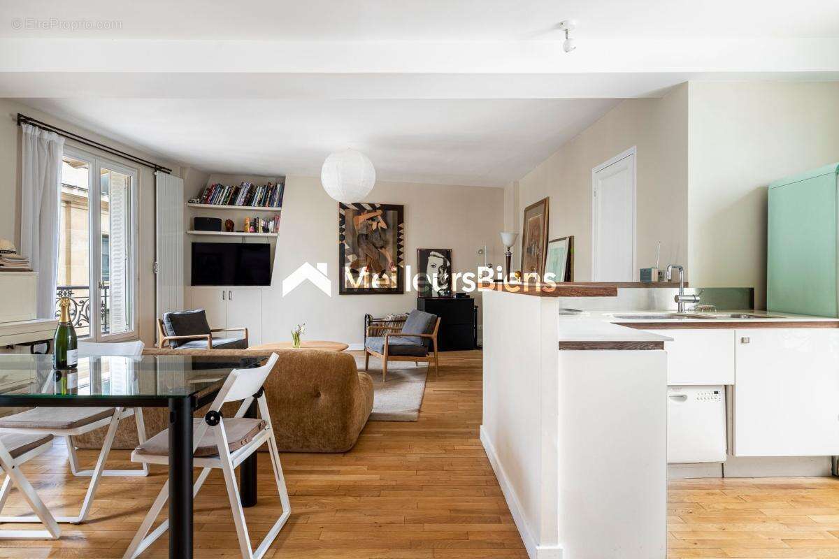 Appartement à PARIS-1E