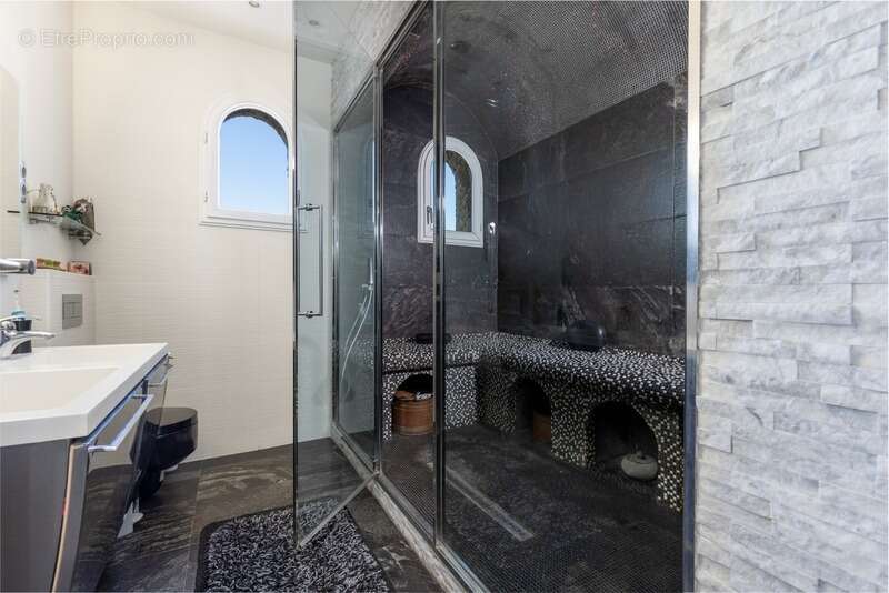 Maison à CHATEAUNEUF-LES-MARTIGUES